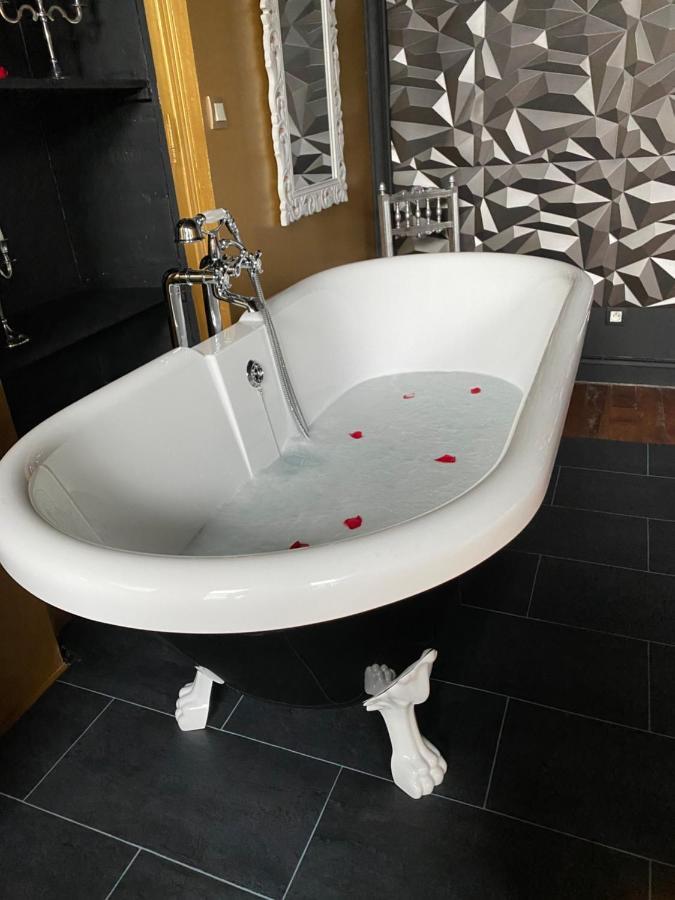 Hypolite Bed & Breakfast Avesnes-sur-Helpe Eksteriør bilde